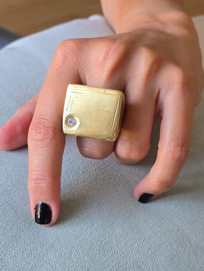 Anillo Ema